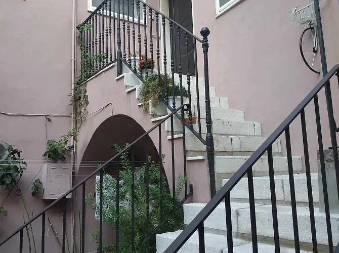 Le Dimore Degli Artisti Affittacamere 4*